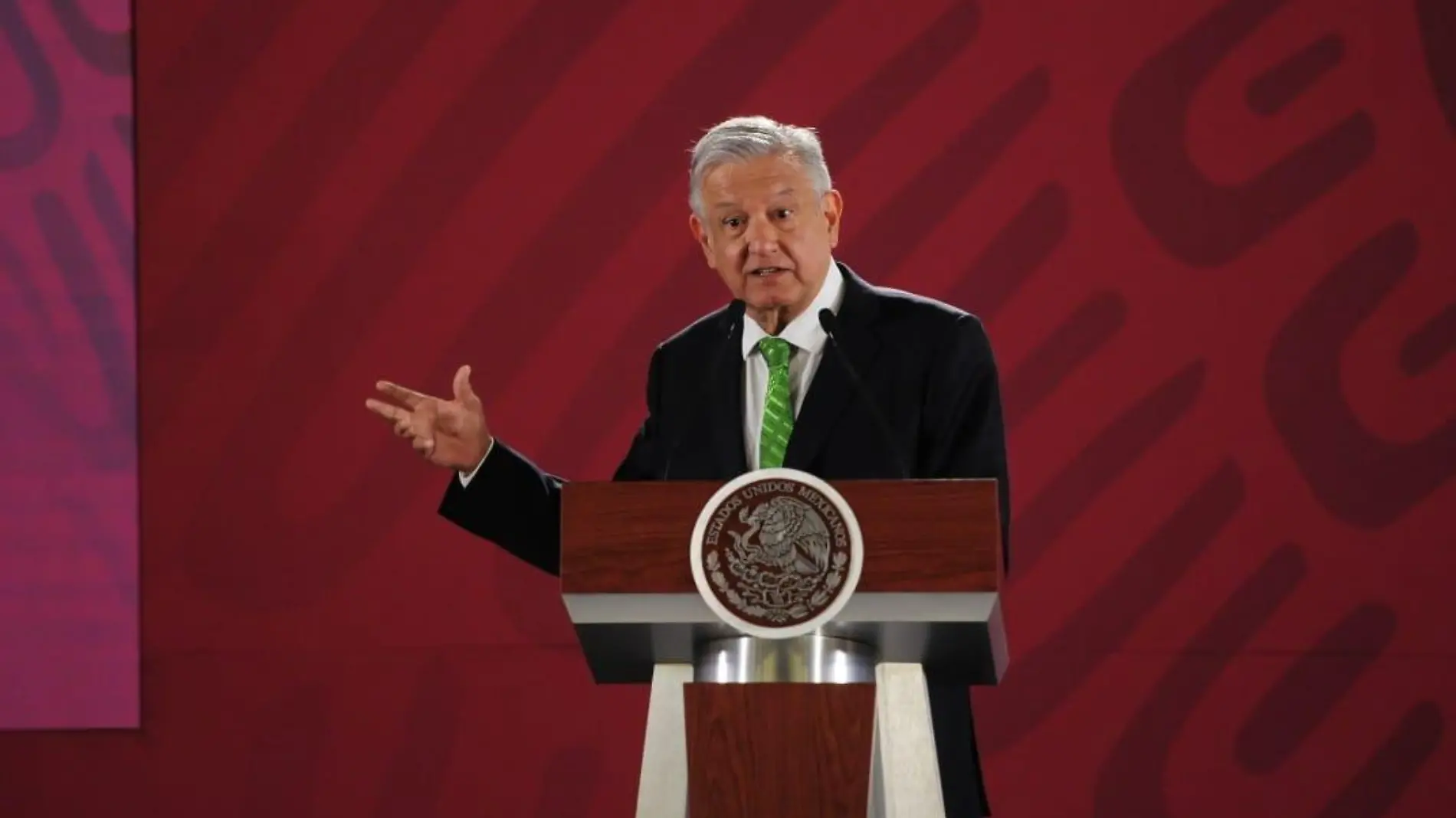 AMLO-GUERRA-COMERCIAL-ADRIAN