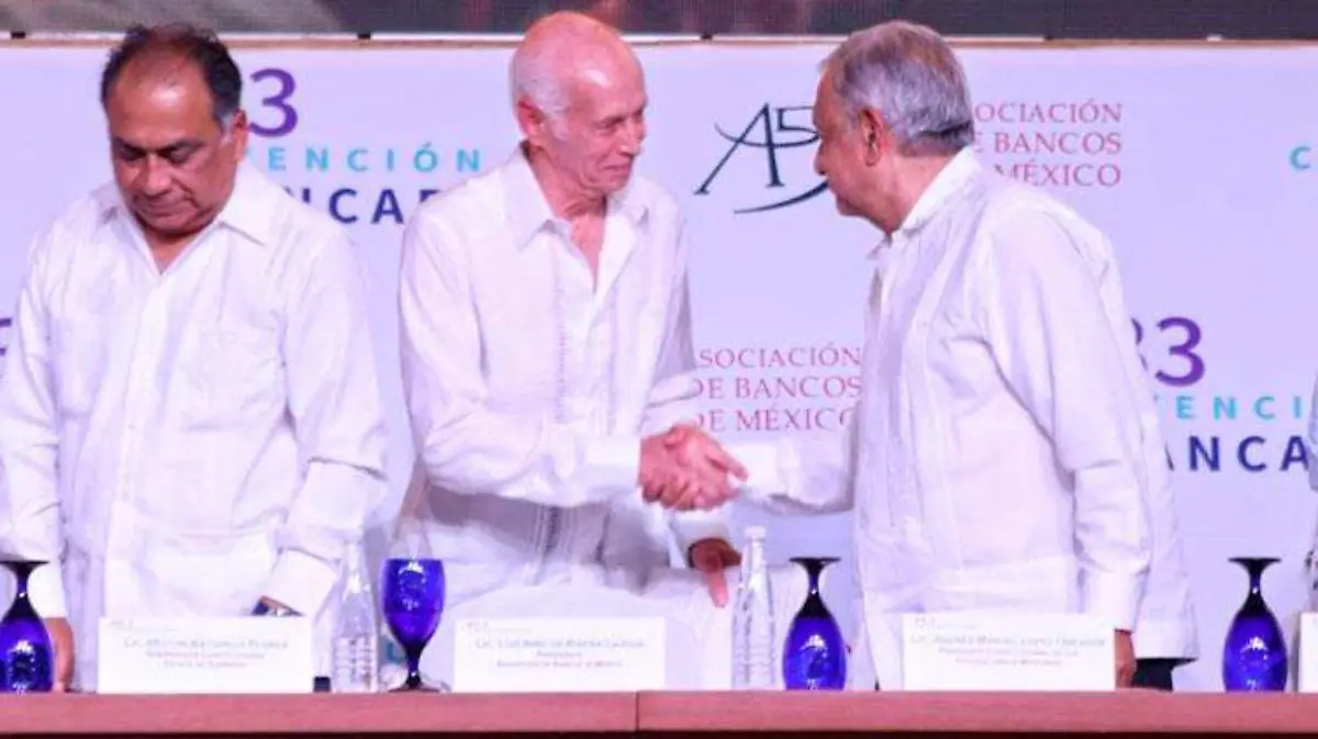 AMLO_presidente_convencion-bancaria_Luis-Nino-de-Rivera