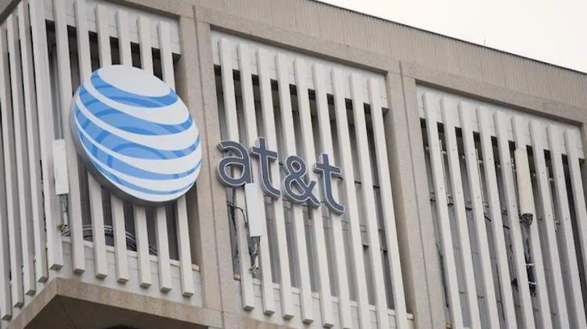 Slim Domit acusa a AT&T de presionar a regulador de EU para frenar concesión de TV