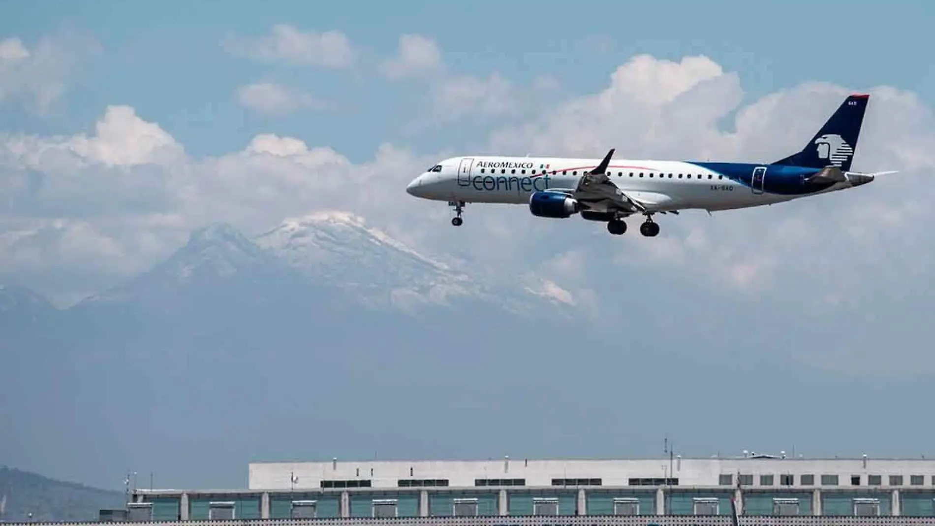 Avion-de-Aeromexico-despega-del-AICM