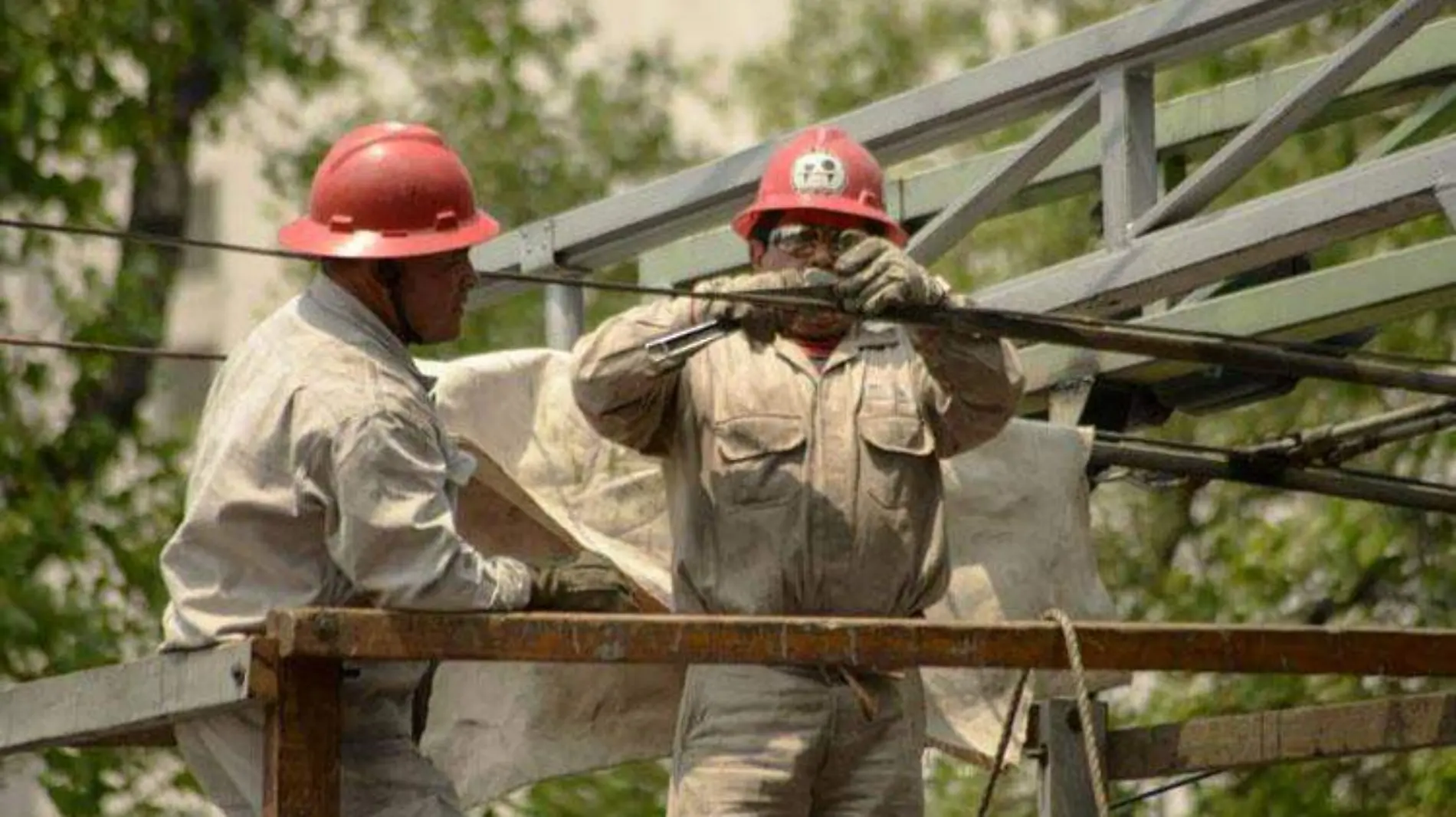 Trabajadores-Electricistas-Salario-minimo