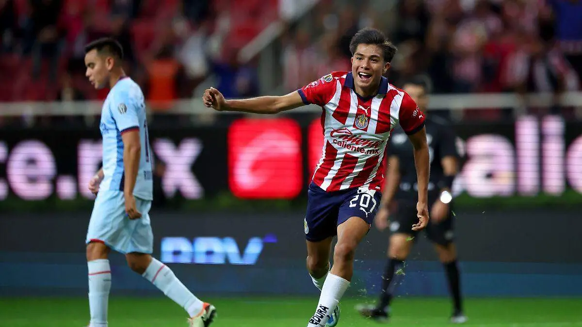 Chivas gana a Cruz Azul de ultimo minuto
