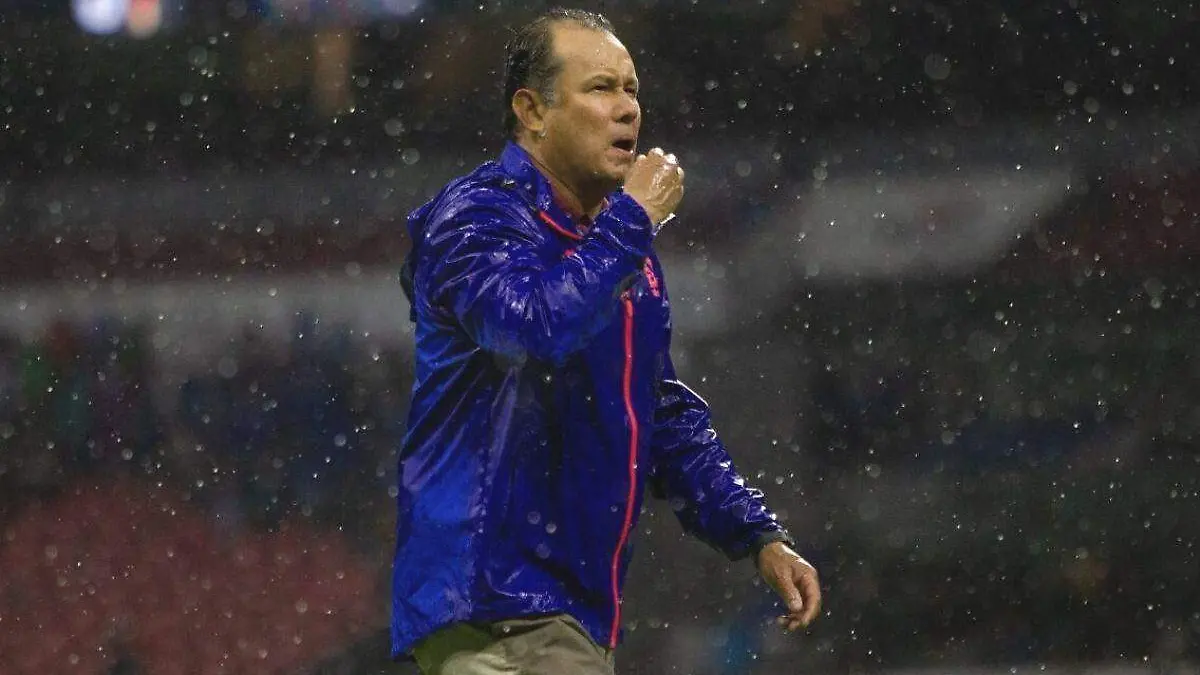Cruz Azul anuncia la salida de Juan Reynoso, el DT del noveno campeonato