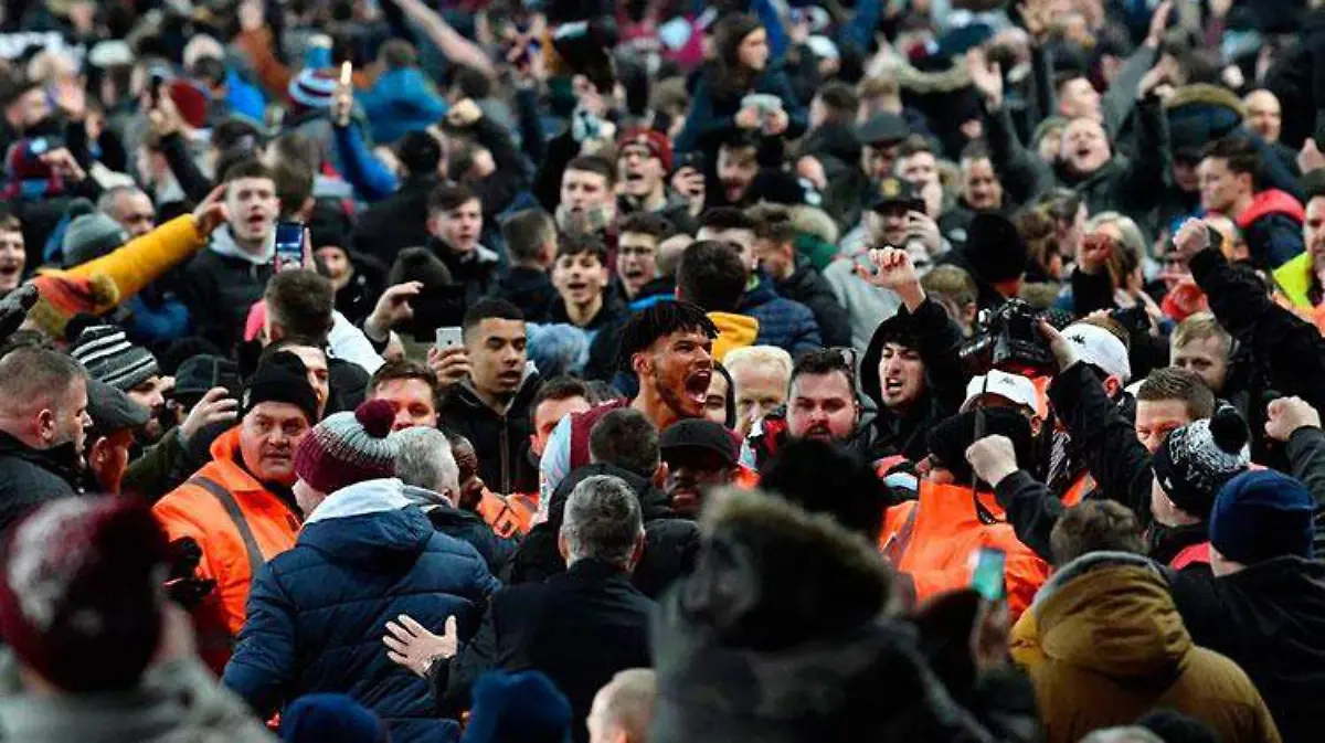 Aston-Villa_aficionados1