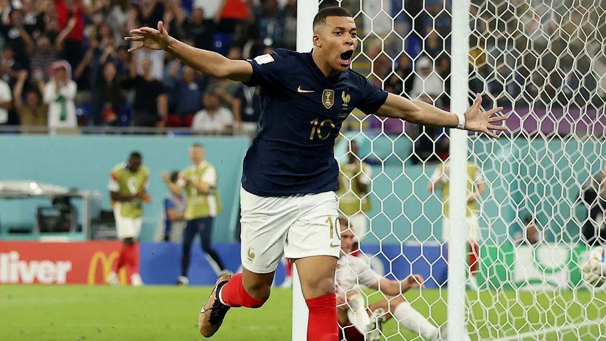 Con doblete de Mbappé, Francia aseguró el pase a octavos de final ante Dinamarca 