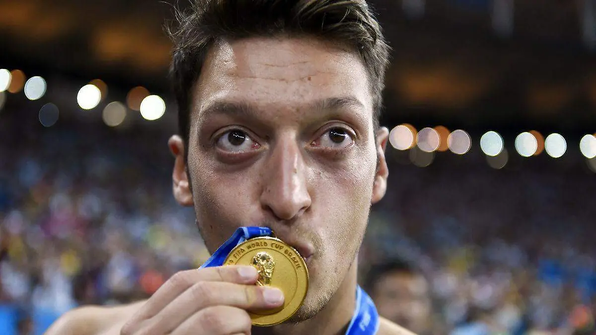 Mesut Özil, campeón del mundo con Alemania, anuncia su retiro del futbol