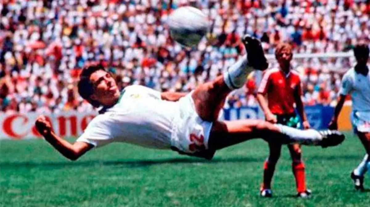 Manuel-Negrete_gol_mundial