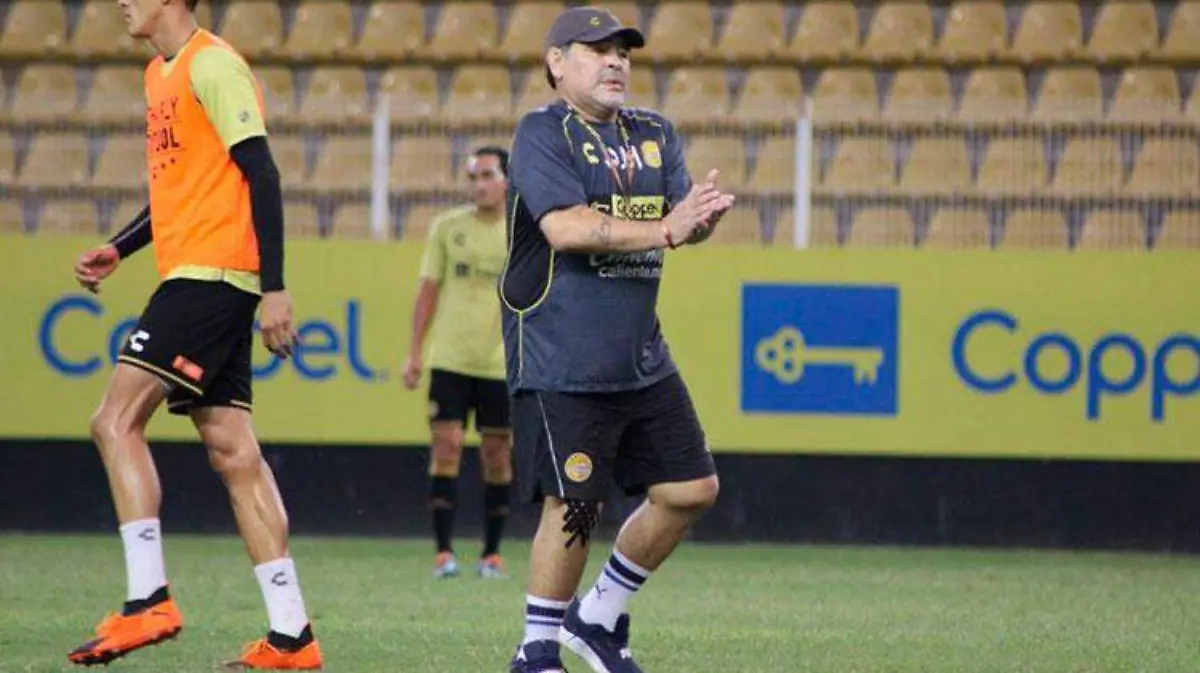 Maradona_dorados