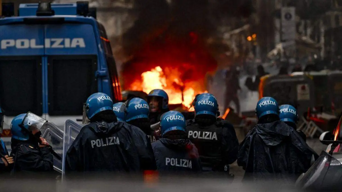 Aficionados de Napoli y Frankfurt protagonizan peleas previo a juego de Champions League