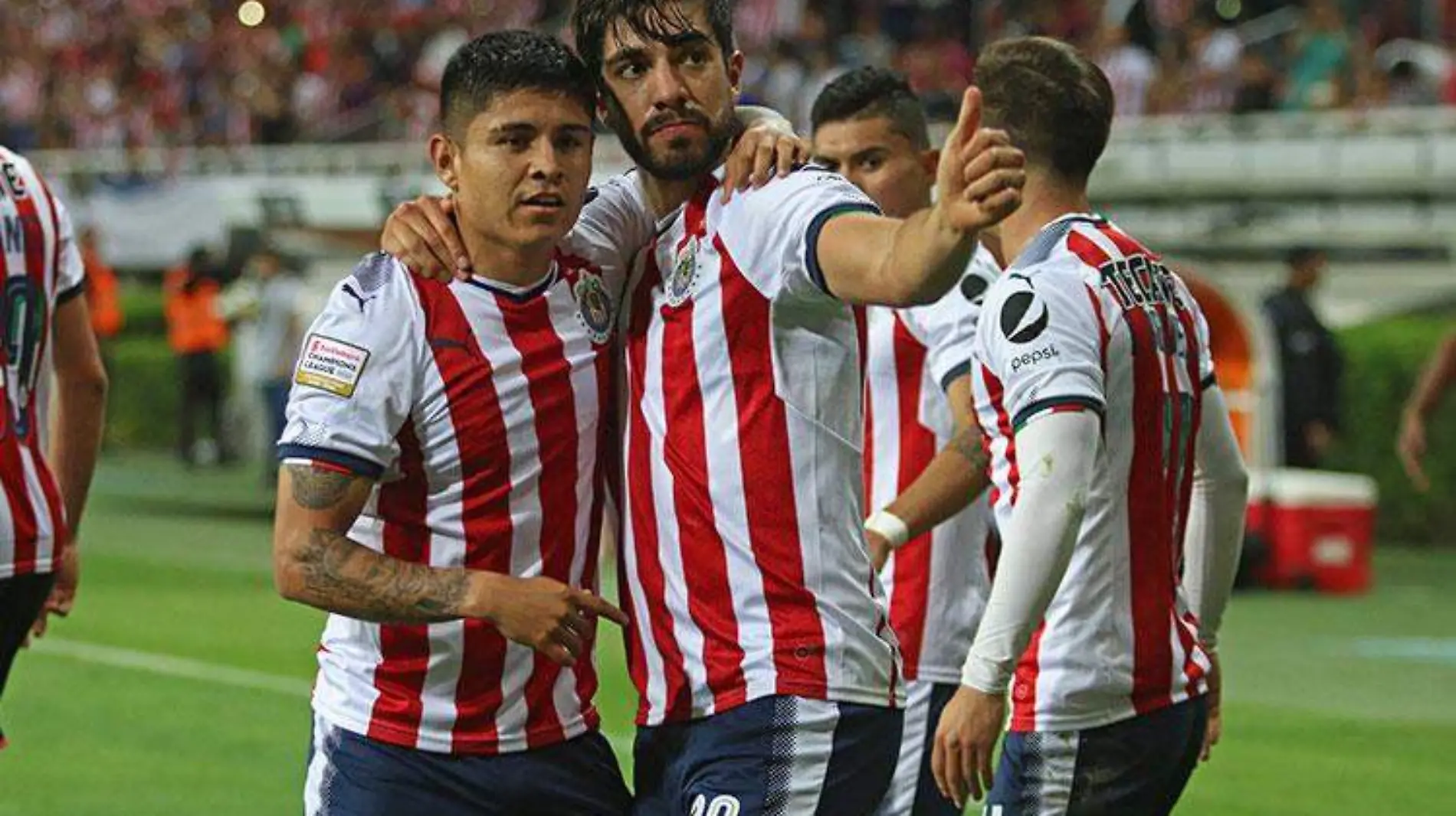 Chivas_jugadores_Eduardo-Lopez_Rodolfo-Pizarro