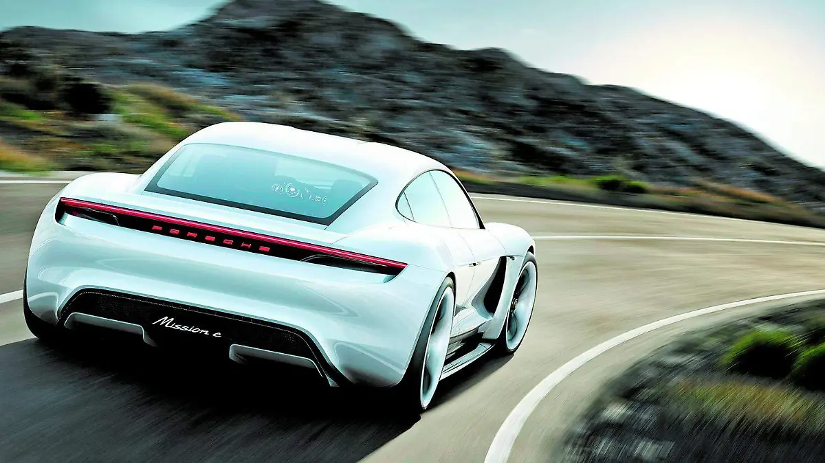04-05_mission_e_concept_car_2015_porsche_ag-3