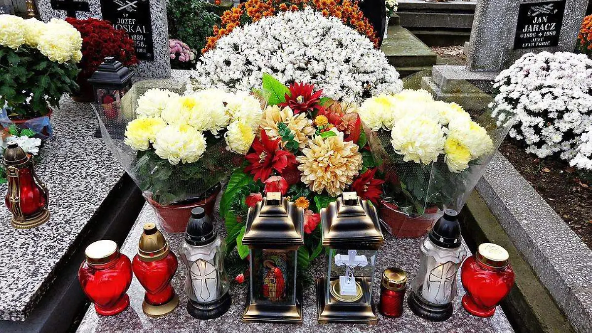 cemetery-1788443_960_720 - Creative Commons