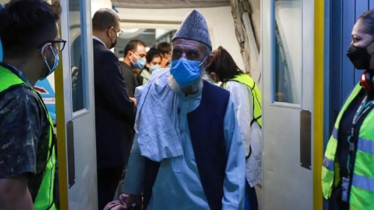 Llega cuarto grupo de refugiados afganos a México