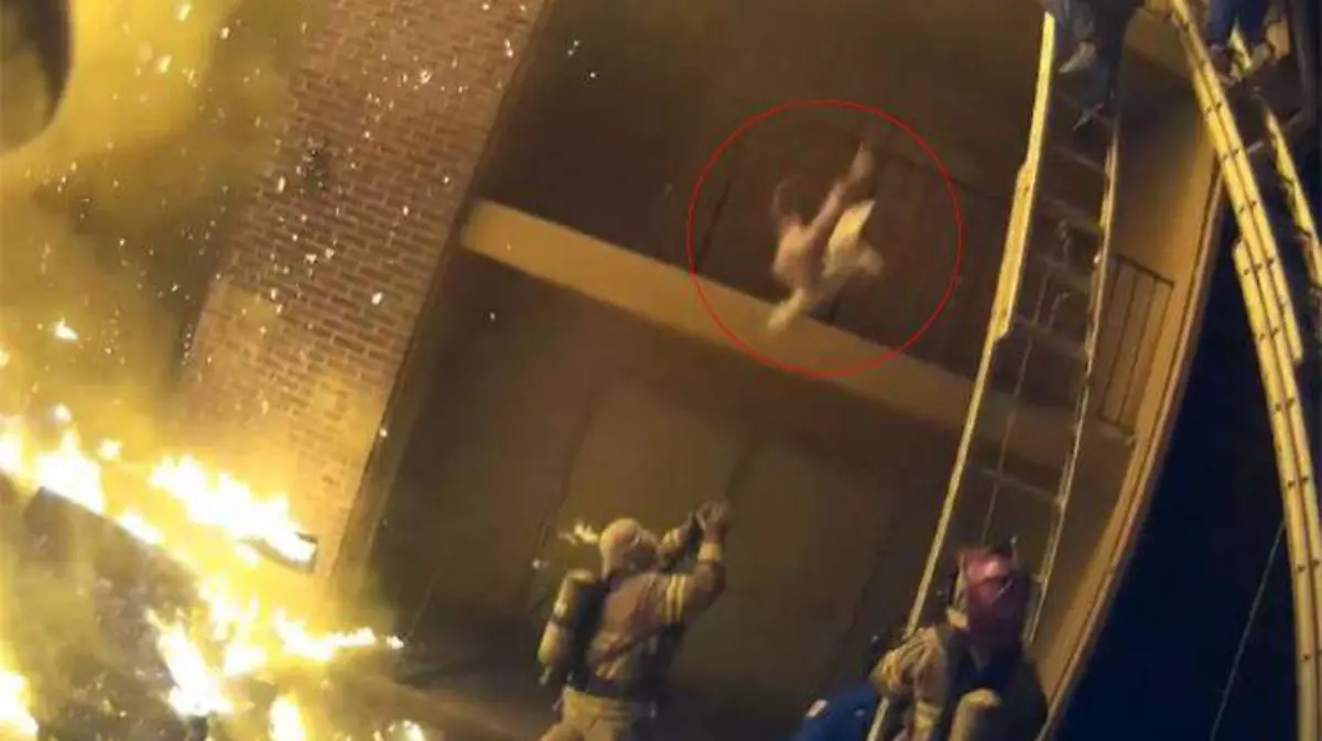 bombera-salva-nina-incendio