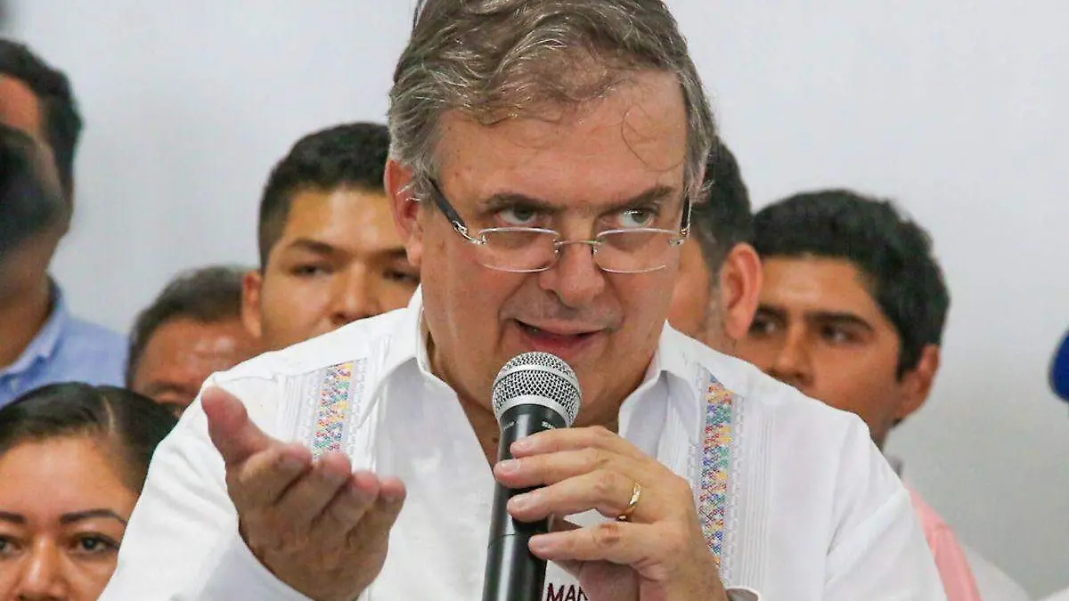 Marcelo Ebrard anuncia programa de apoyo para madres jefas de familia 