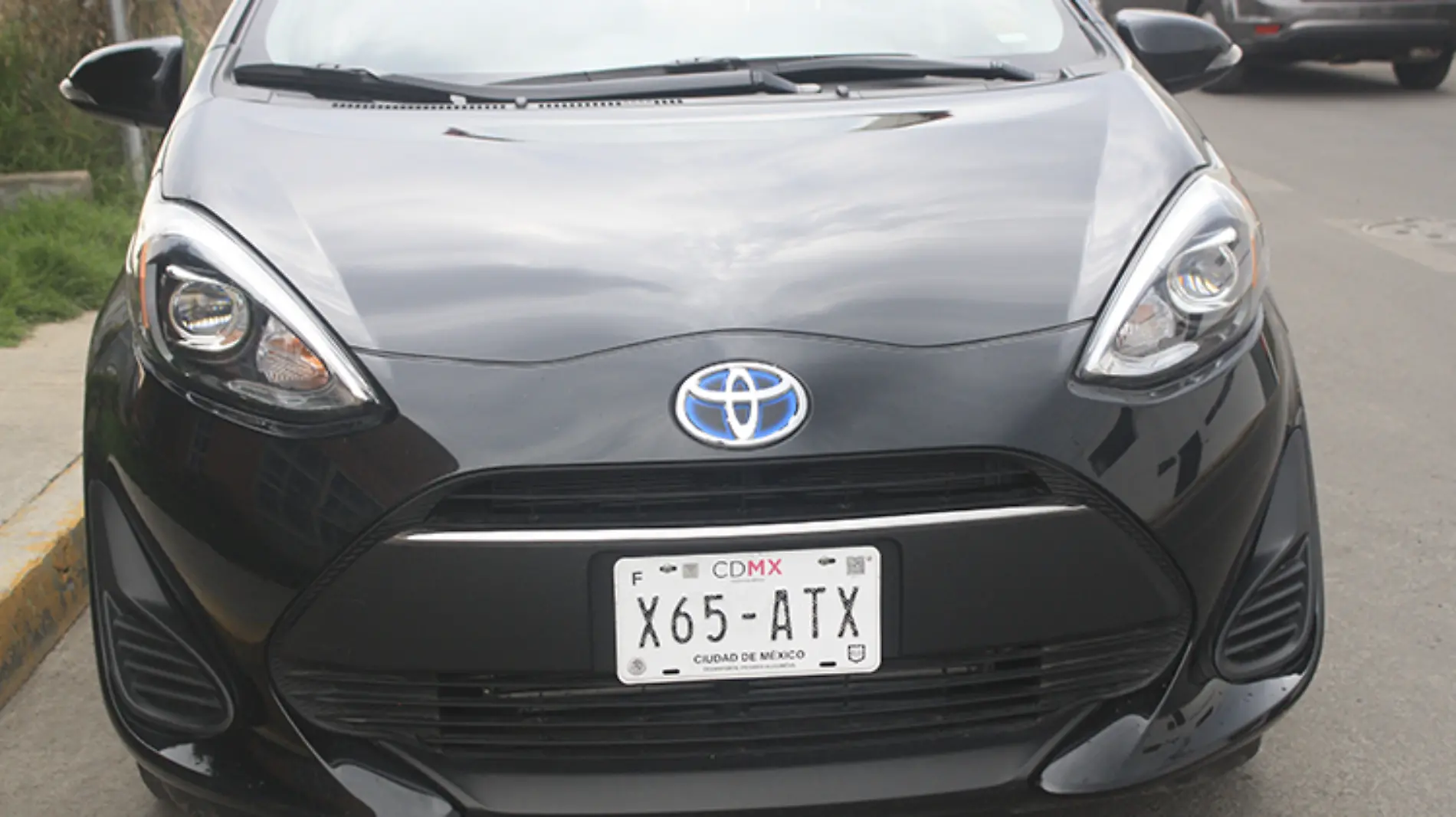 Toyota-Prius-C_001