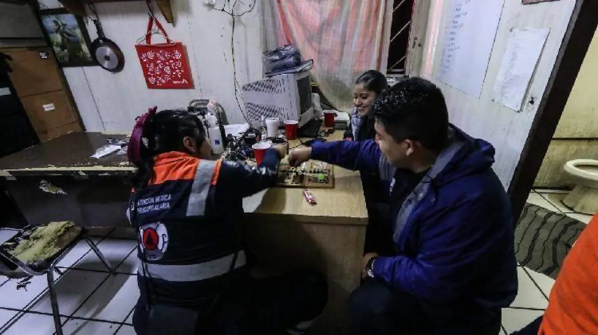 paramedicos-espera-base-cdmx