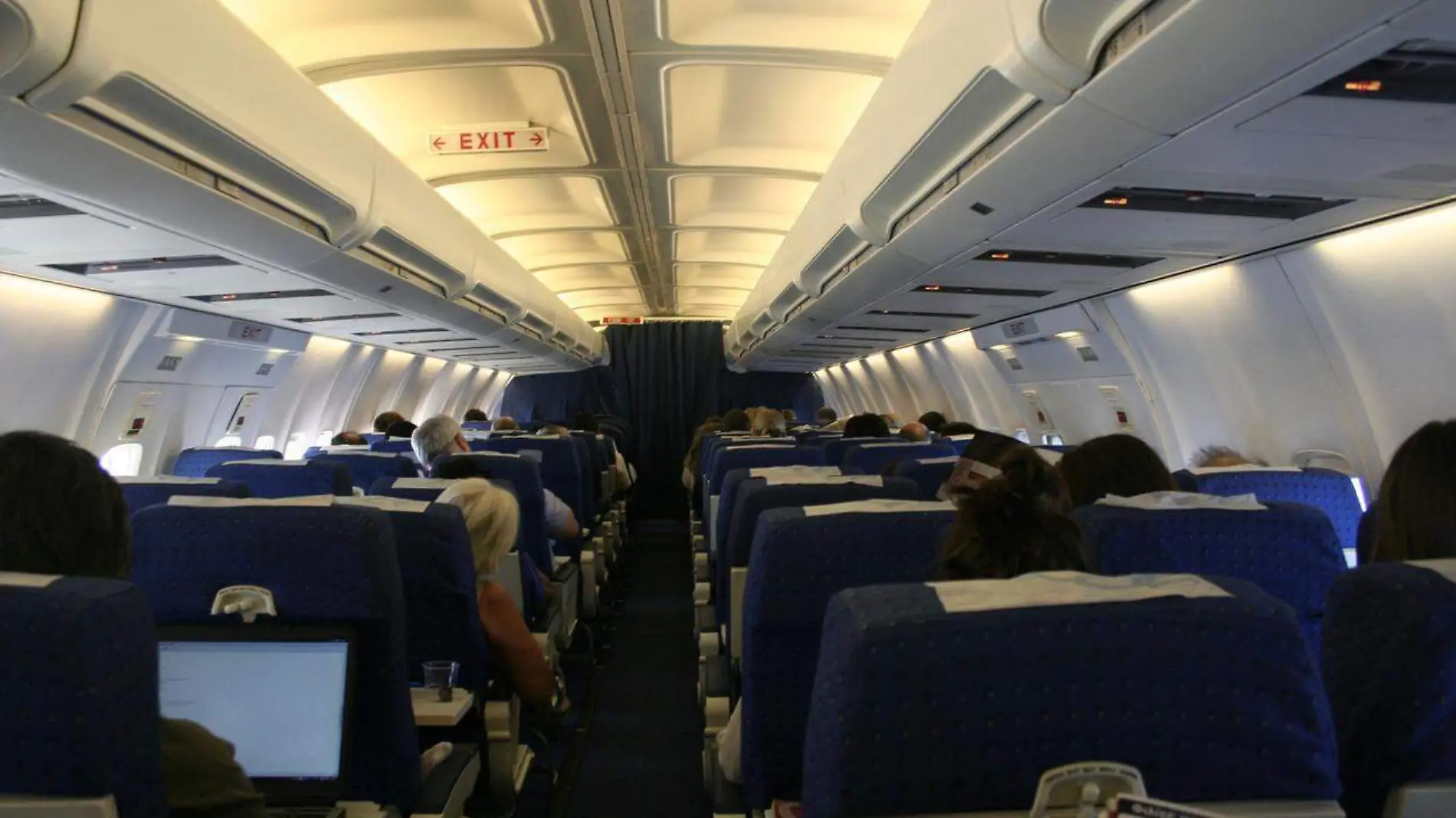 inside-a-plane-1449066-1279x817