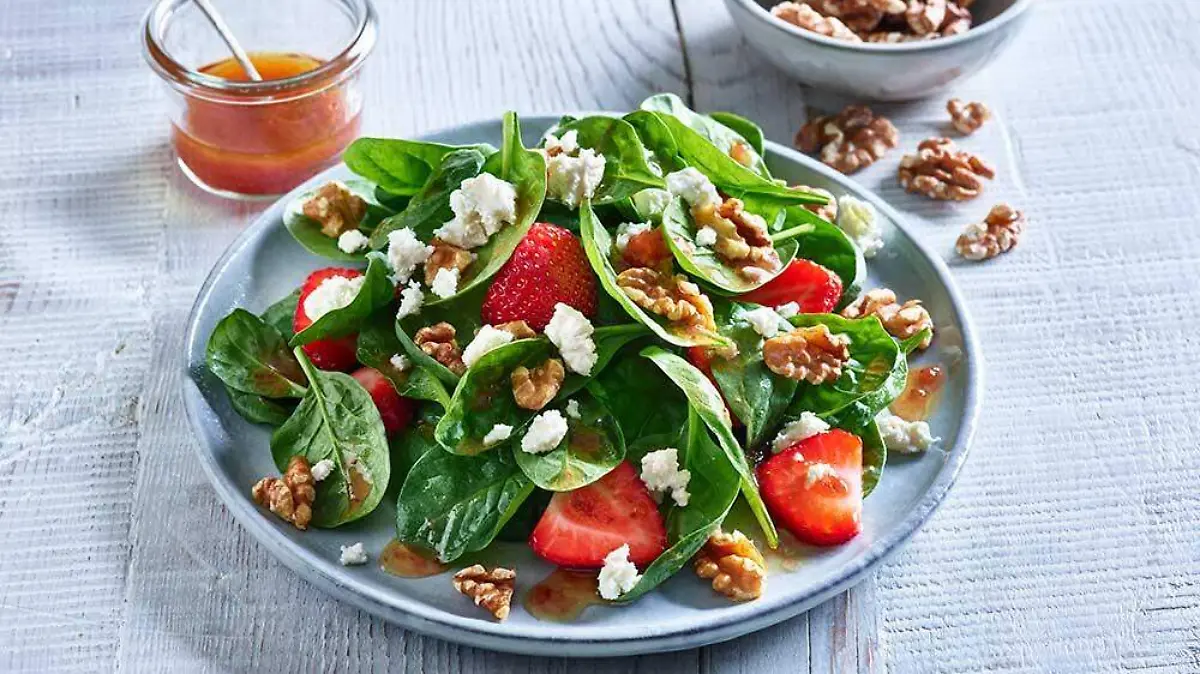 ensalada-de-espinacas-fresas-y-nueces