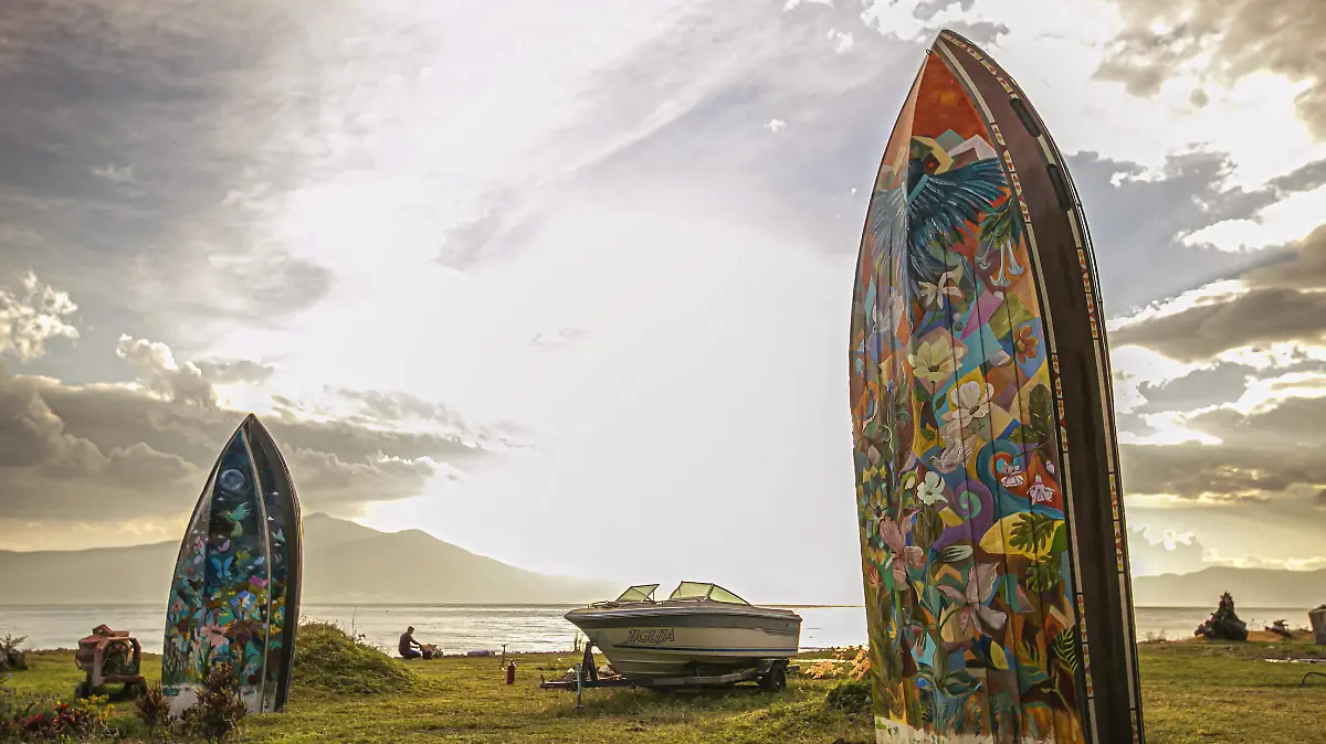 Las lanchas que cumplieron su vida útil son decoradas y expuestas a visitantes.