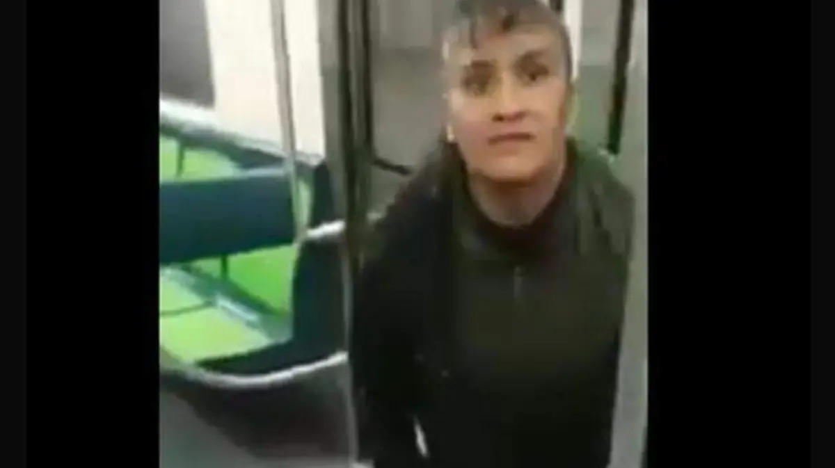 mujer-robo-metro-pasajero-dormido