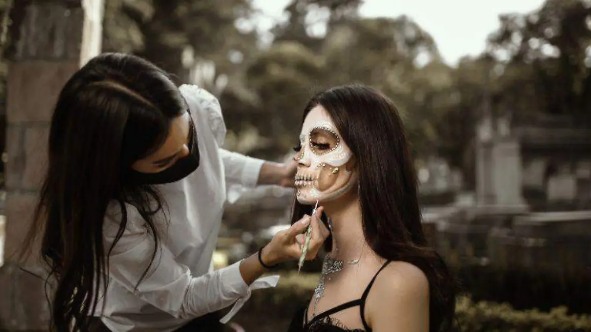 CUE Maquillaje muertos