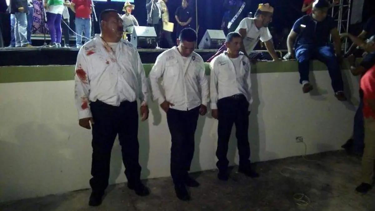 intentan linchar a elementos de tránsito en Oteapan, Veracruz