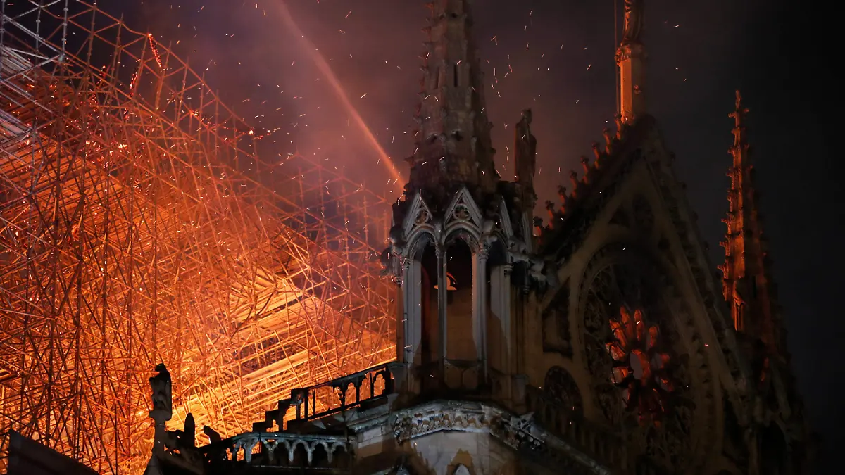 incendio noche notre dame REUTERS (1)