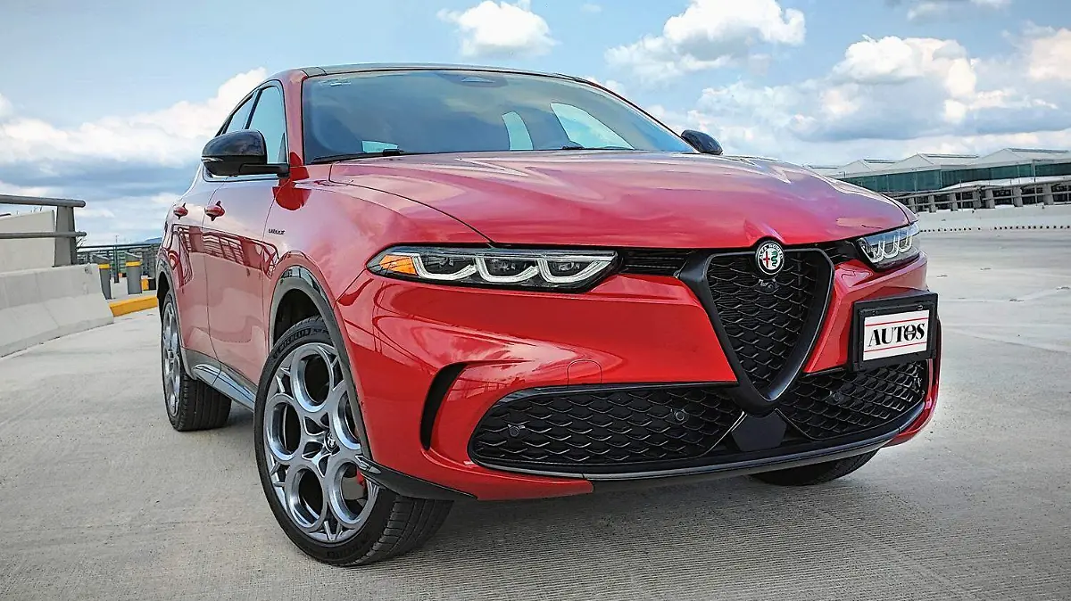 AlfaRomeo_TonalePHEV_03