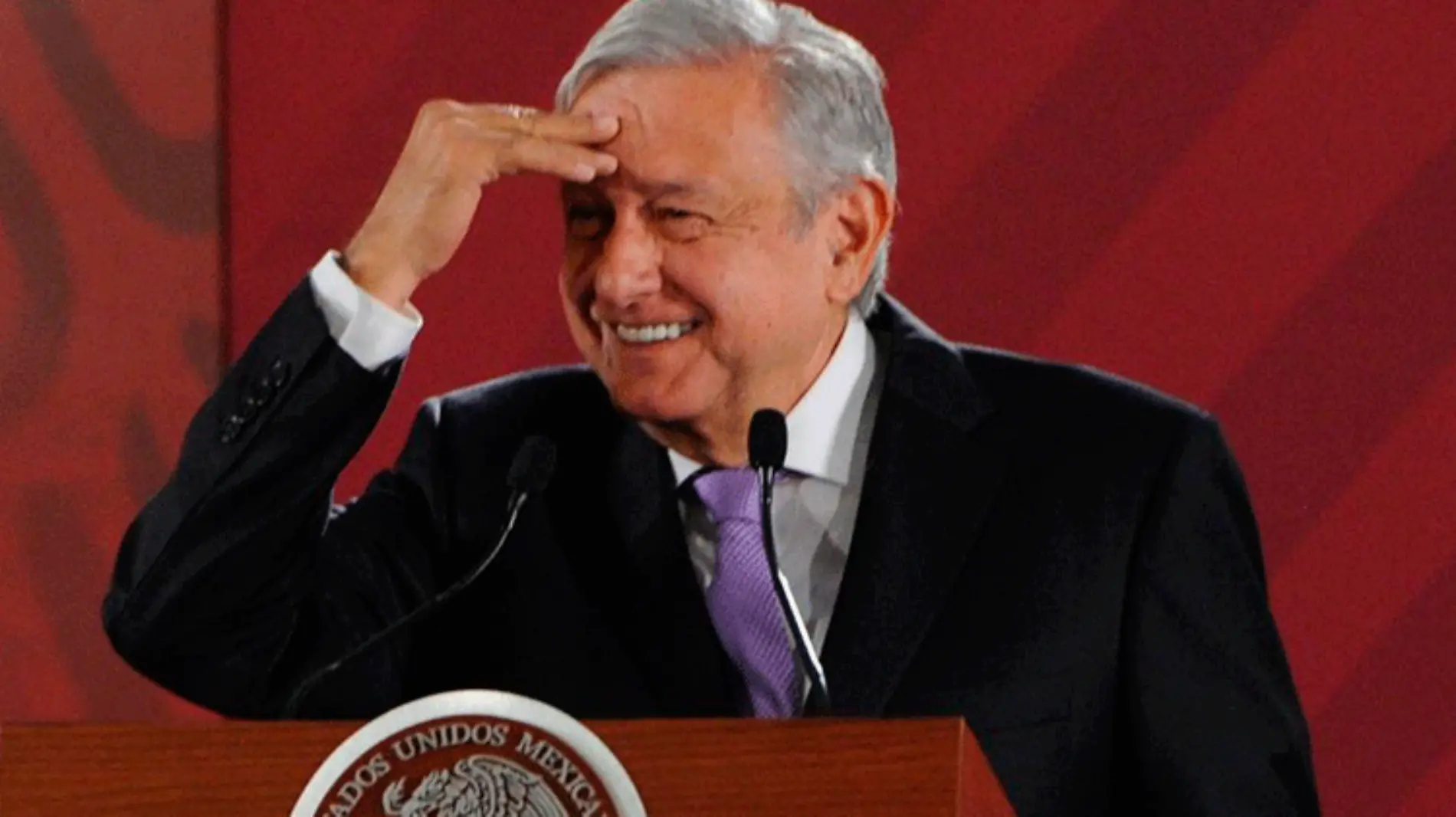 AMLO-manos-abiertas-vamos-muy-bien