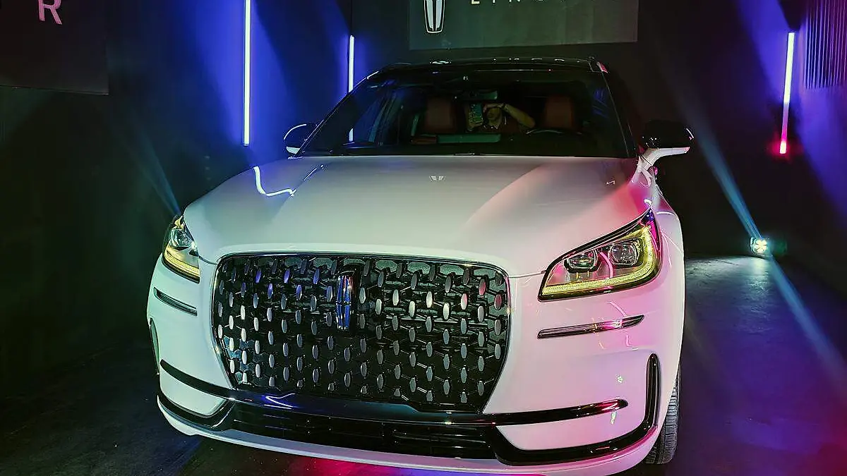 Lincoln_Corsair_2023_1