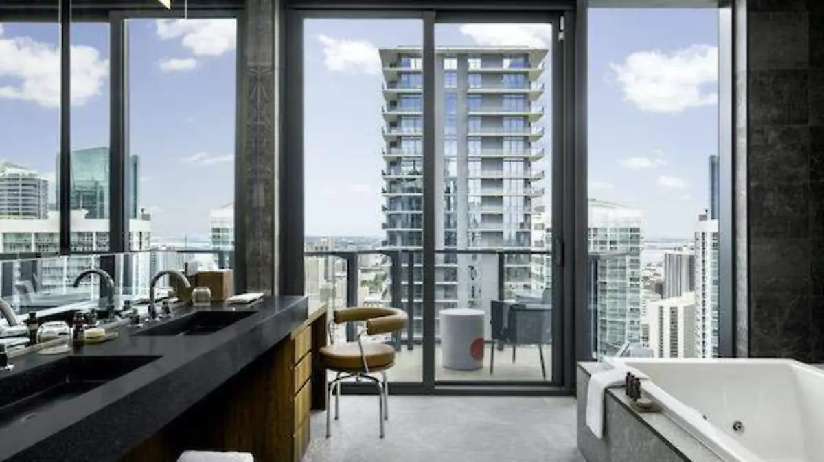 EASTSuite_Bathroom