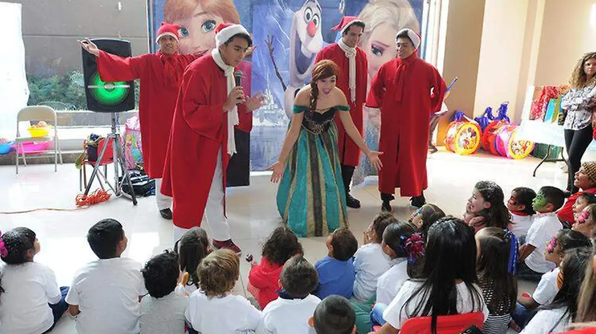 Espectáculo-de-Frozen-divirtió-a-chicos-y-grandes