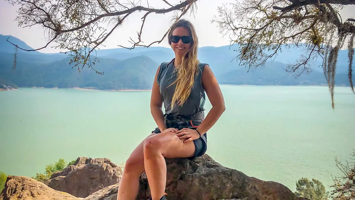 ANA KAREN CASTELLANOS