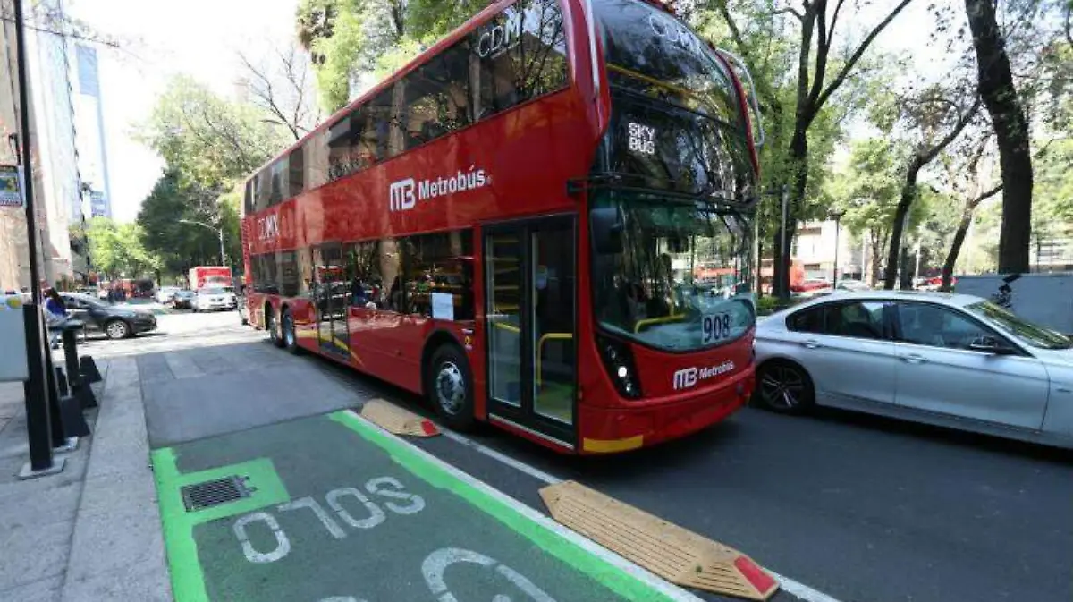 metrobus Sheinbaum ROBERTO HERNÁNDEZ