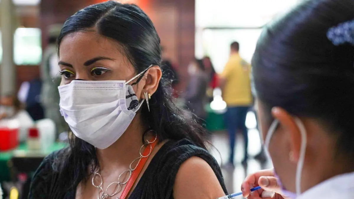 CDMX aplicará segunda dosis de AstraZeneca a personas de 40 a 49 años