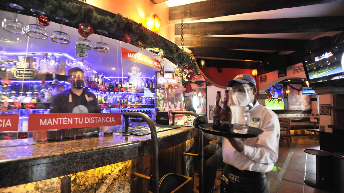 NUEVAS MEDIDAS POR EL COVID EN BARES Y REST.. Foto Mauricio Huizar (24)