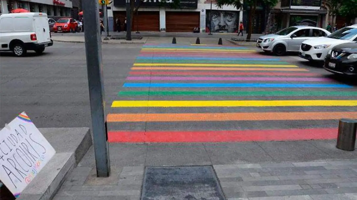 paso-peatonal_arcoiris_bandera-gay3