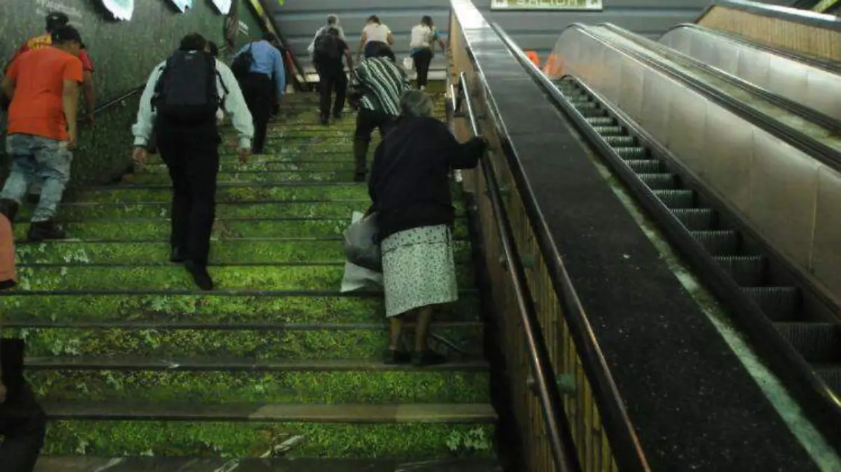 metro escaleras ERNESTO MUÑOZ.2