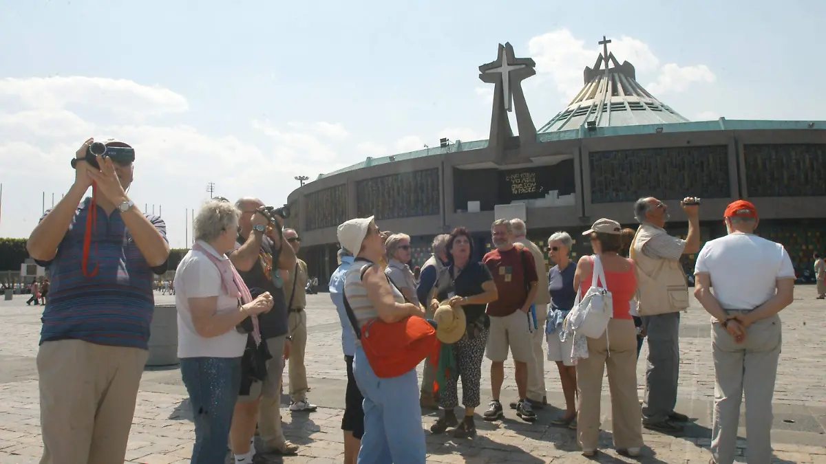 Turistas-SemanaSanta 01