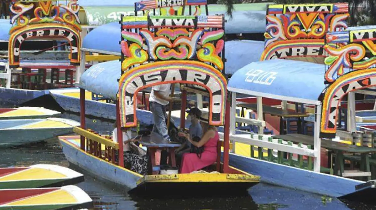 Trajineras vuelven a operar en Xochimilco