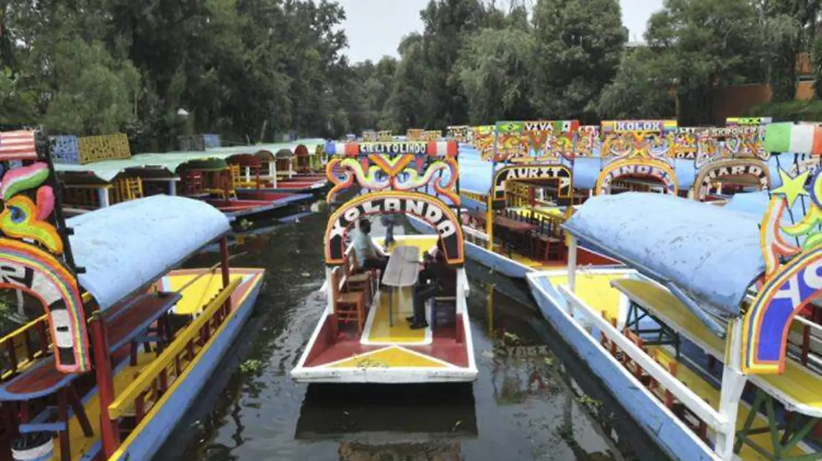 Trajineras vuelven a operar en Xochimilco