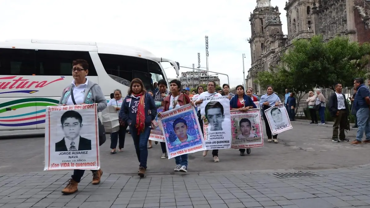 reunión-ayotzinapa-DANIELG