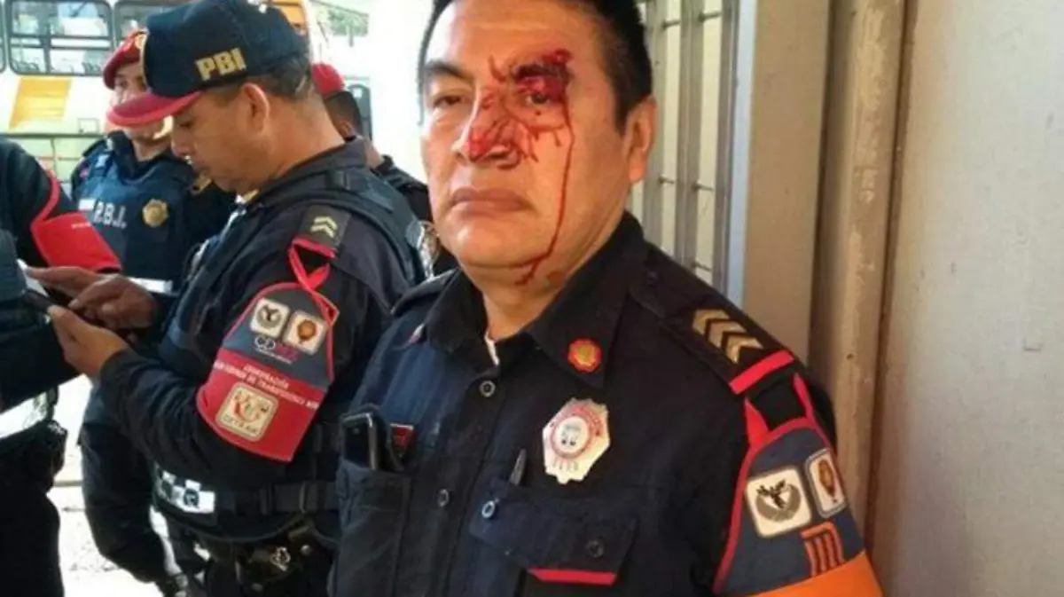 policia-silla-ruedas