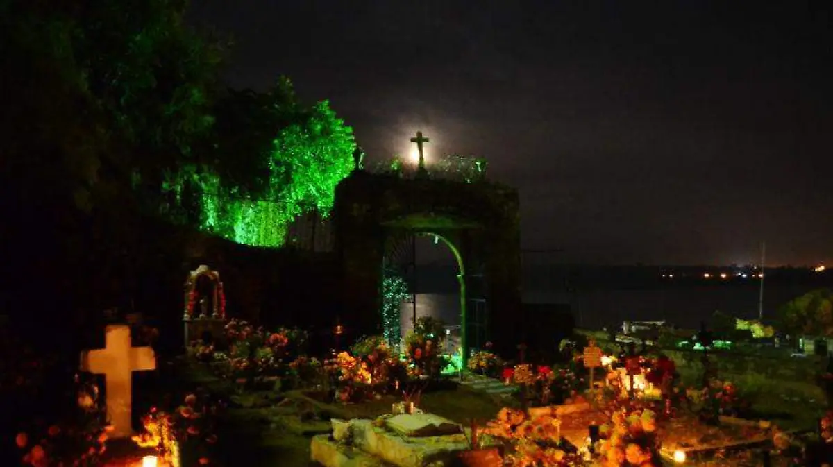 Panteones-janitzio-historias