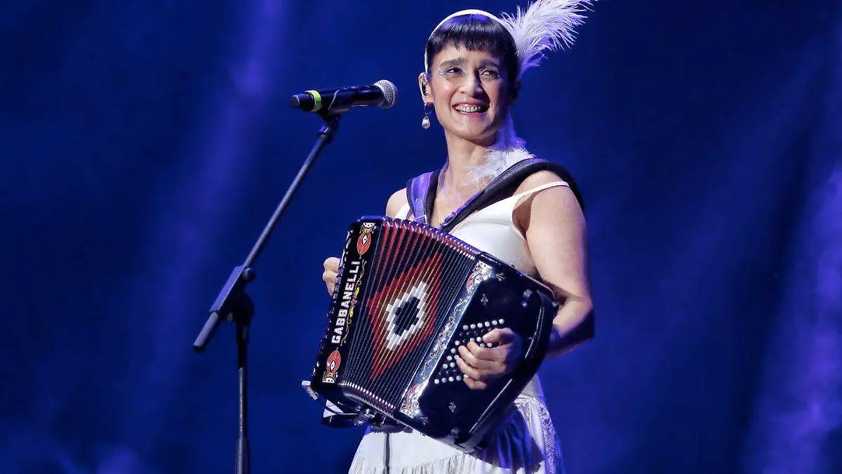 Julieta Venega en el escenario del Festival Ceremonia