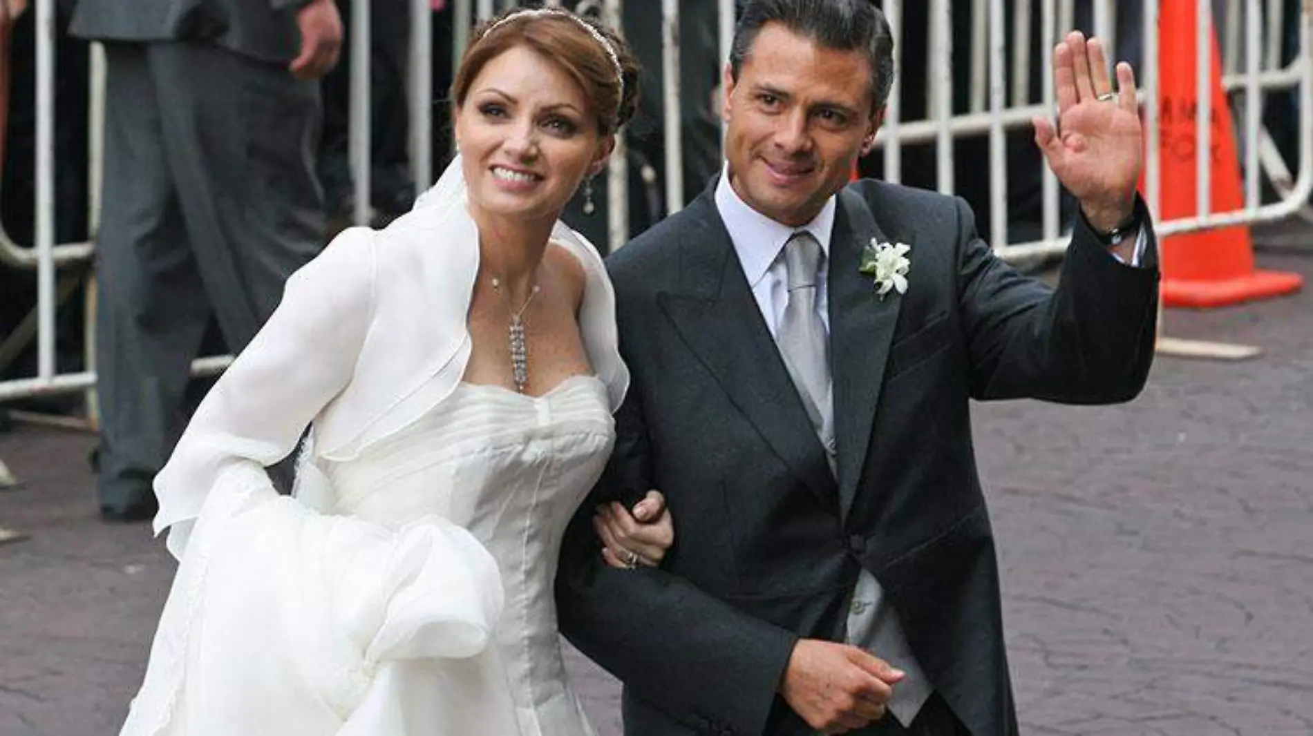 Angelica-Rivera_enrique-pena-nieto_boda