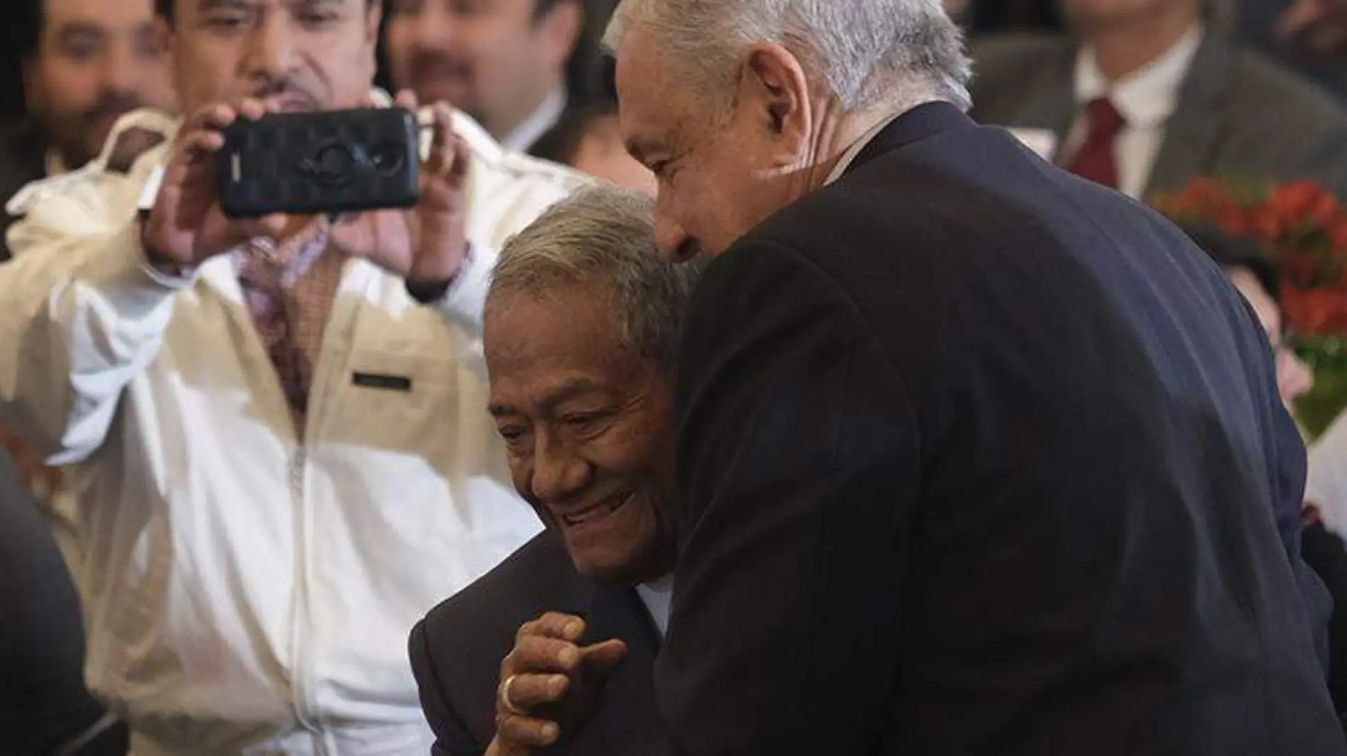 amlo-armando-manzanero-dia-del-compositor