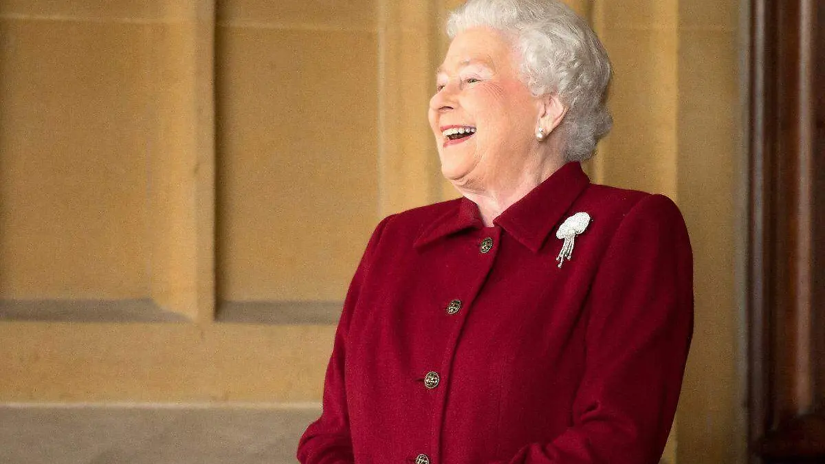 Celebridades lamentan el fallecimiento de la reina Isabel II