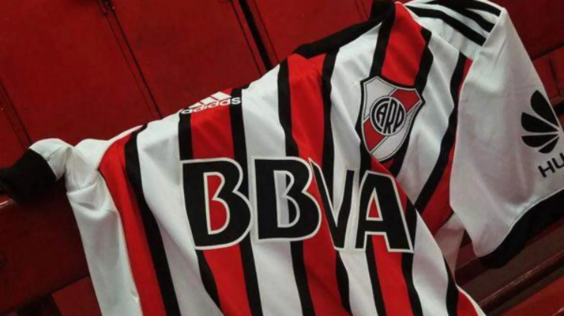 review-camiseta-tricolor-adidas-de-river-plate